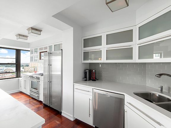 3rd image of 510 E 86th St #16DE