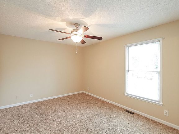 5th image of 938 Arrow Cir