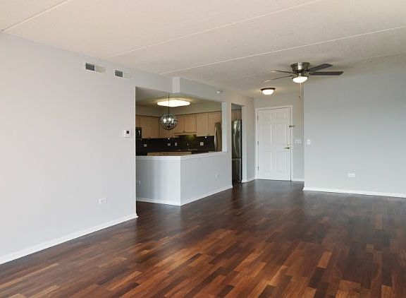 4th image of 6807 N Milwaukee Ave APT 407