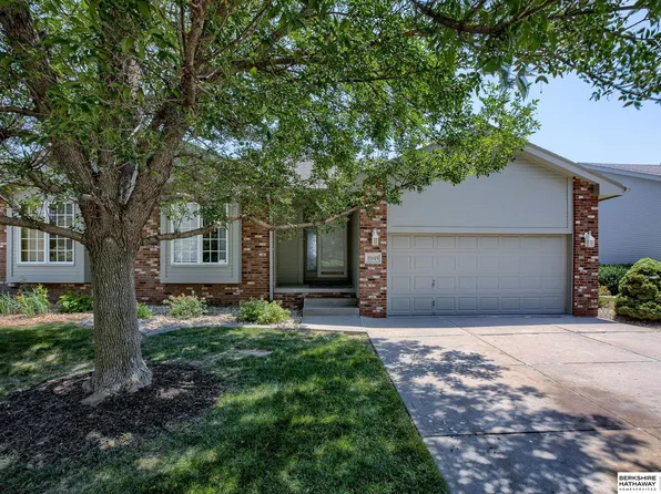 11619 Bayview Dr, Papillion, NE 68133