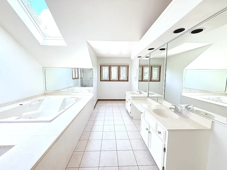 2318 River Woods Dr — Photo 21