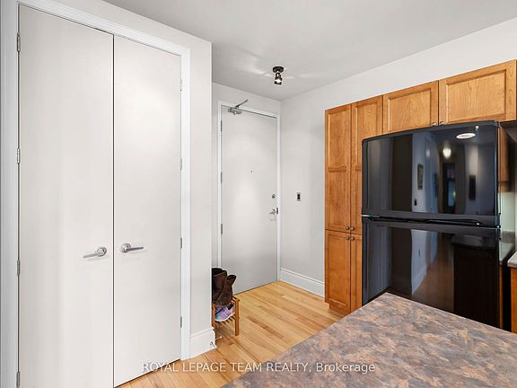 3rd image of 260 Besserer St #202