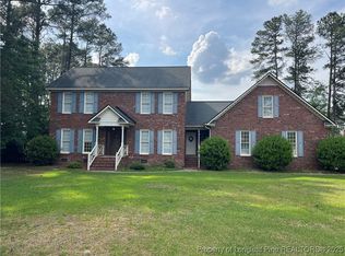 5400 Labrador Dr, Hope Mills, NC 28348