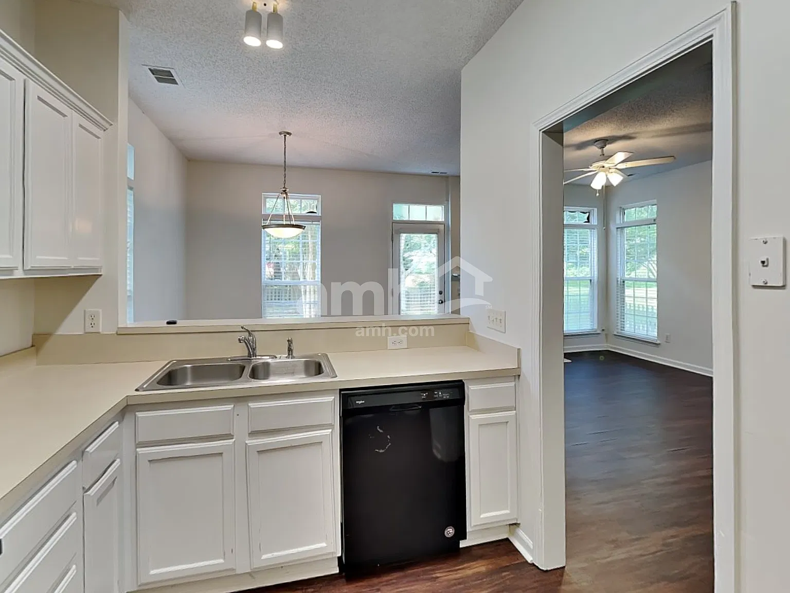 3 bed, 2.5 bath, 1537 sqft, $1,970 — Photo 4