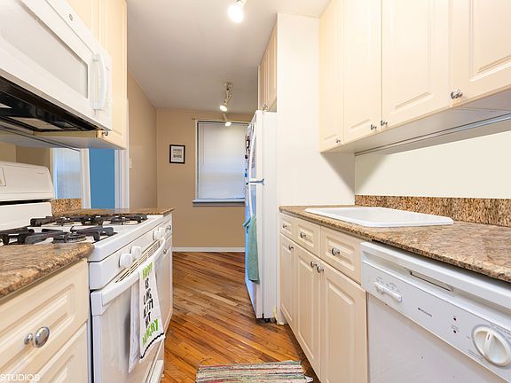 2nd image of 525 W Aldine Ave APT 104