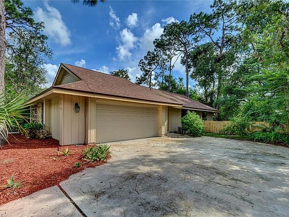 4th image of 204 Fox Valley Dr