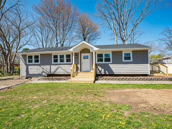 12 S Cardinal Court, Bay Shore, NY 11706