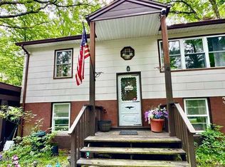 113 Blueridge Ln, Hawley, PA 18428