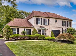 1 Bradford Cir, Fort Washington, PA 19034