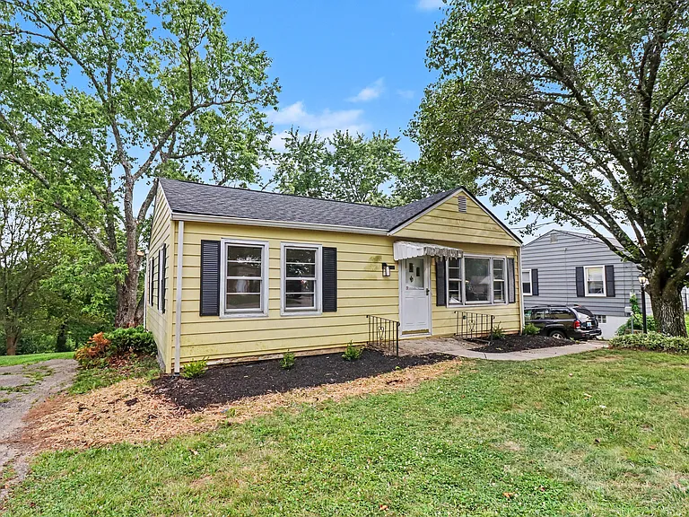 691 Garner Dr — Photo 2