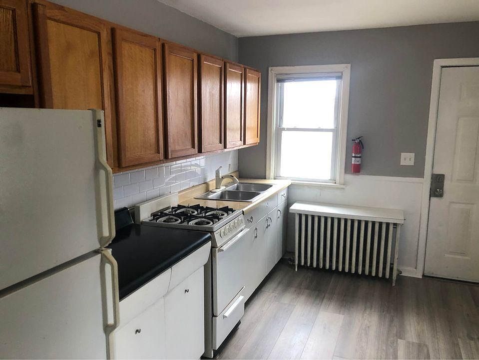 1st image of 337 11th Ave S