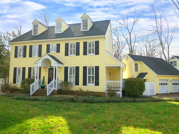 404 Greenwood Cir, Cary, NC 27511