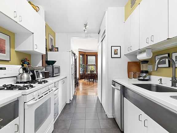 2nd image of 291 Garfield Pl APT 3