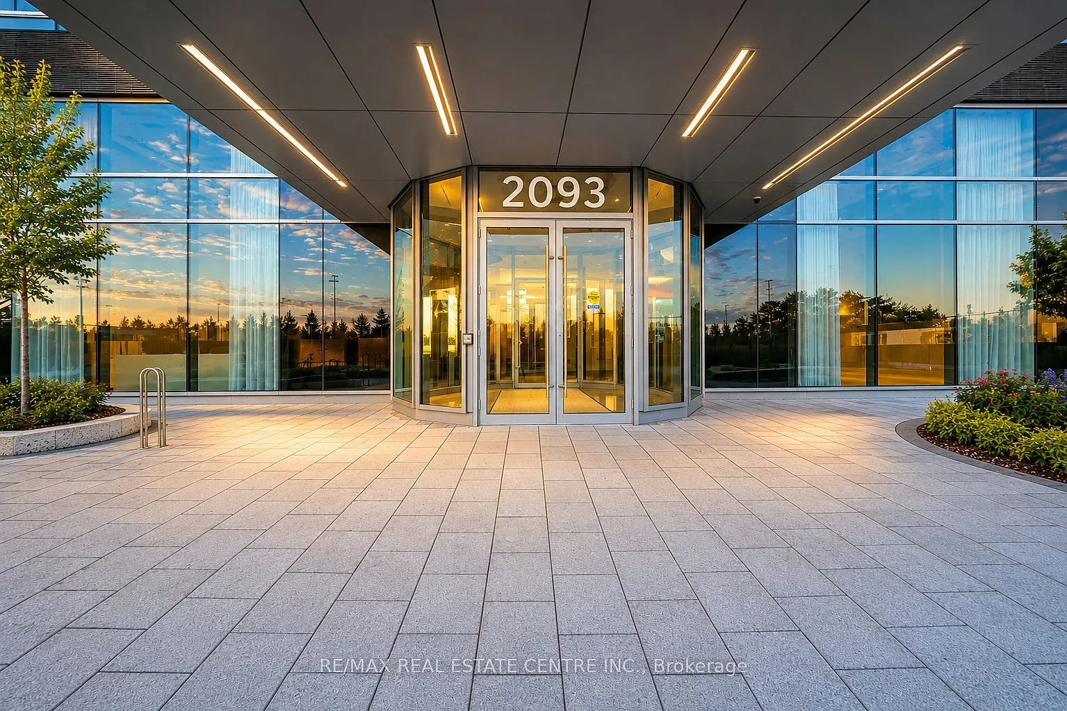 2093 Fairview St — Photo 3
