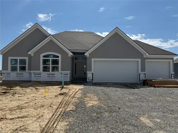 4706 Woodland Shores Ct, Saint Joseph, MO 64505