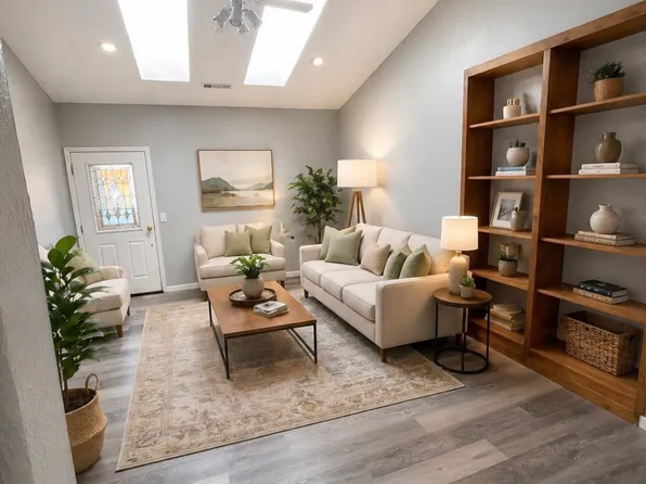 625 Spruce Dr #B, Brookings, OR 97415