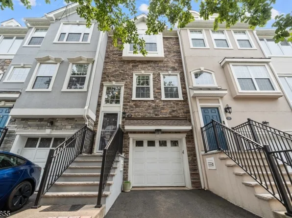 23 Carrington Pl, Clifton City, NJ 07013