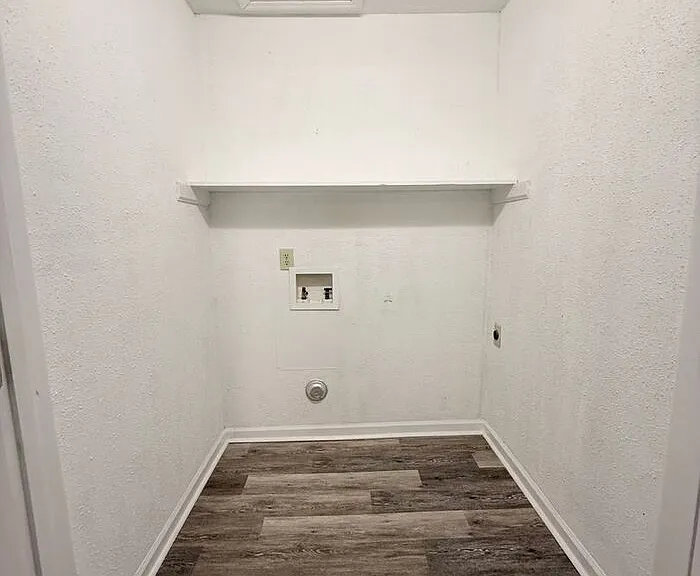 302 Park Ave — Photo 15