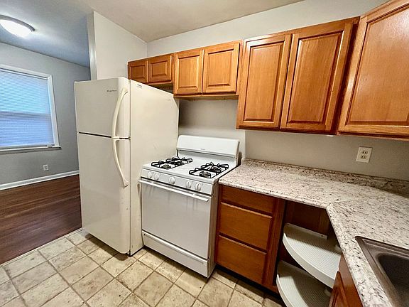 5th image of 1201 N Broadway St #4