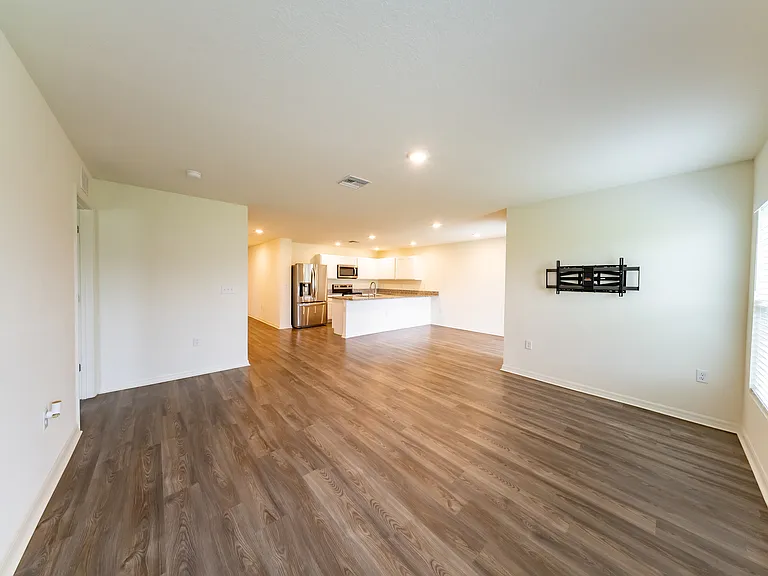 1828 Grand Ridge St S — Photo 15