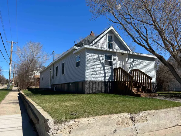 801 8th Ave NE, Minot, ND 58703