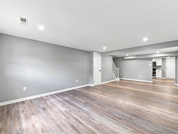 2nd image of 20 Greenwich St
