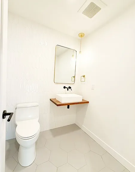 1 Undisclosed Address — Photo 26