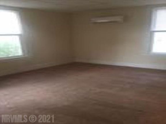 2nd image of 1701 Grove Ave