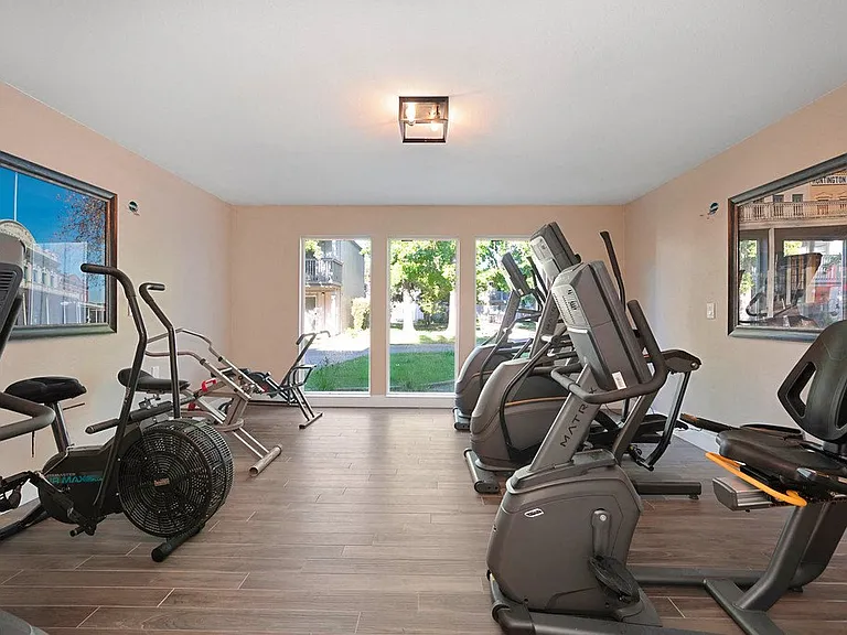 The Crest at Citrus Heights (55+) — Photo 26