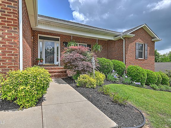 3rd image of 106 Keeneland Cir