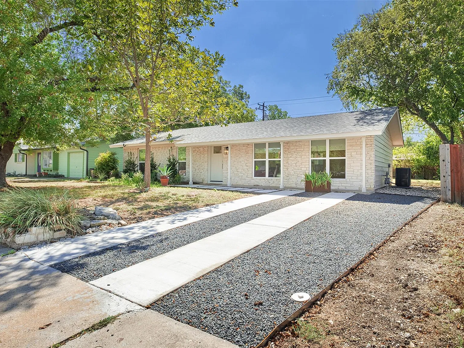 3 bed, 2.0 bath, 1407 sqft, $4,000 — Photo 2