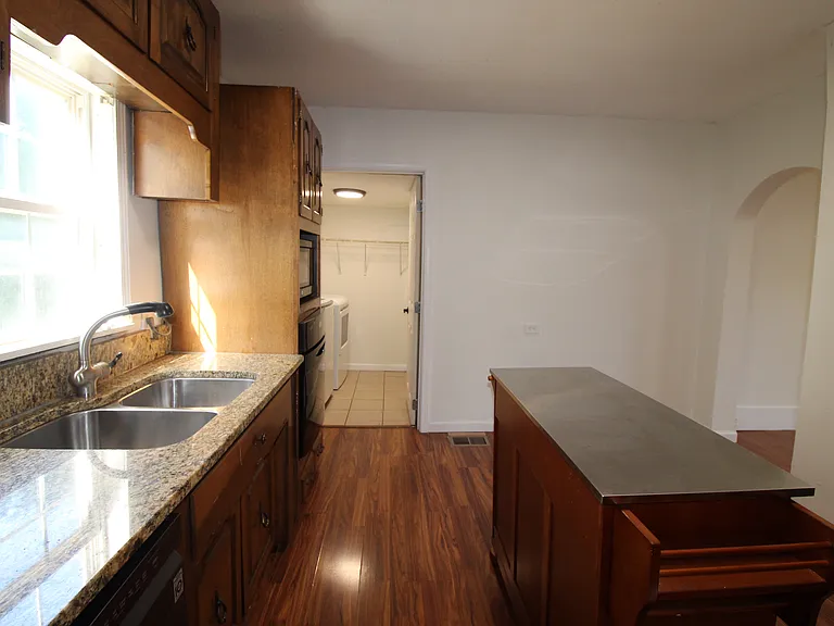 604 Augusta Ave — Photo 6