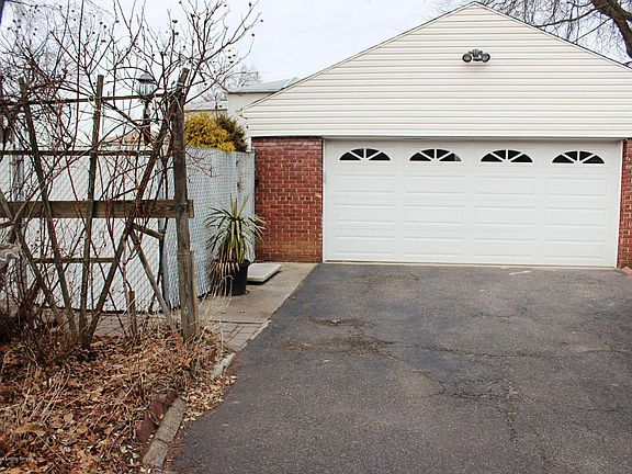 3rd image of 297 Cromwell Ave