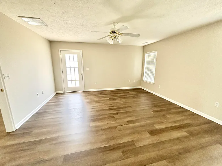2400 Monroe St — Photo 18