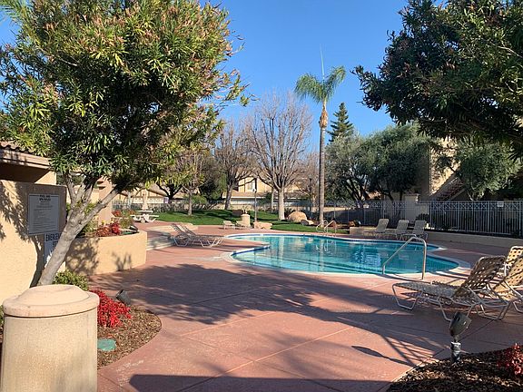 Pool, Clubhouse and Barbecue area.