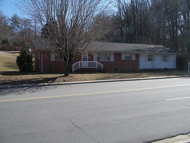 1st image of 1207 School St