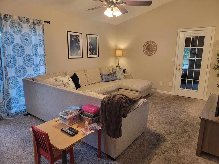 208 Wilsey Ln — Photo 3
