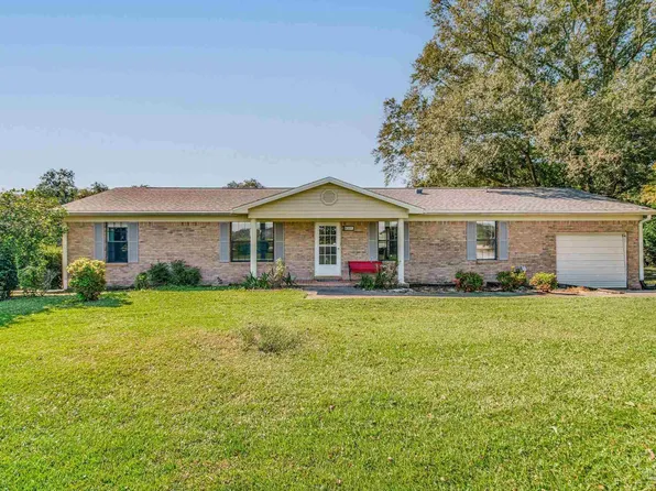 6201 Meadows Rd, Walnut Hill, FL 32568