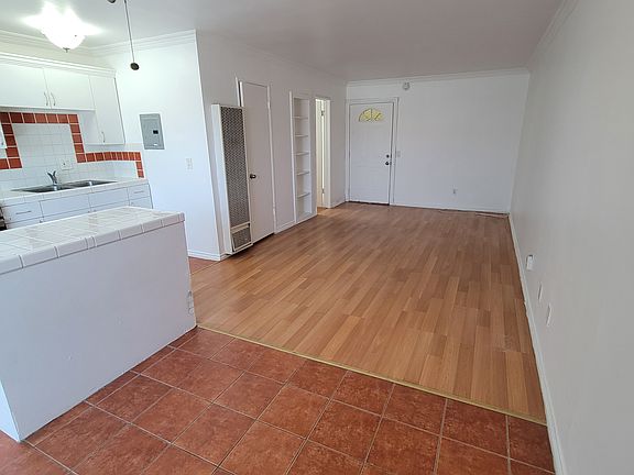 4th image of 101 5/8 N Normandie Ave #209
