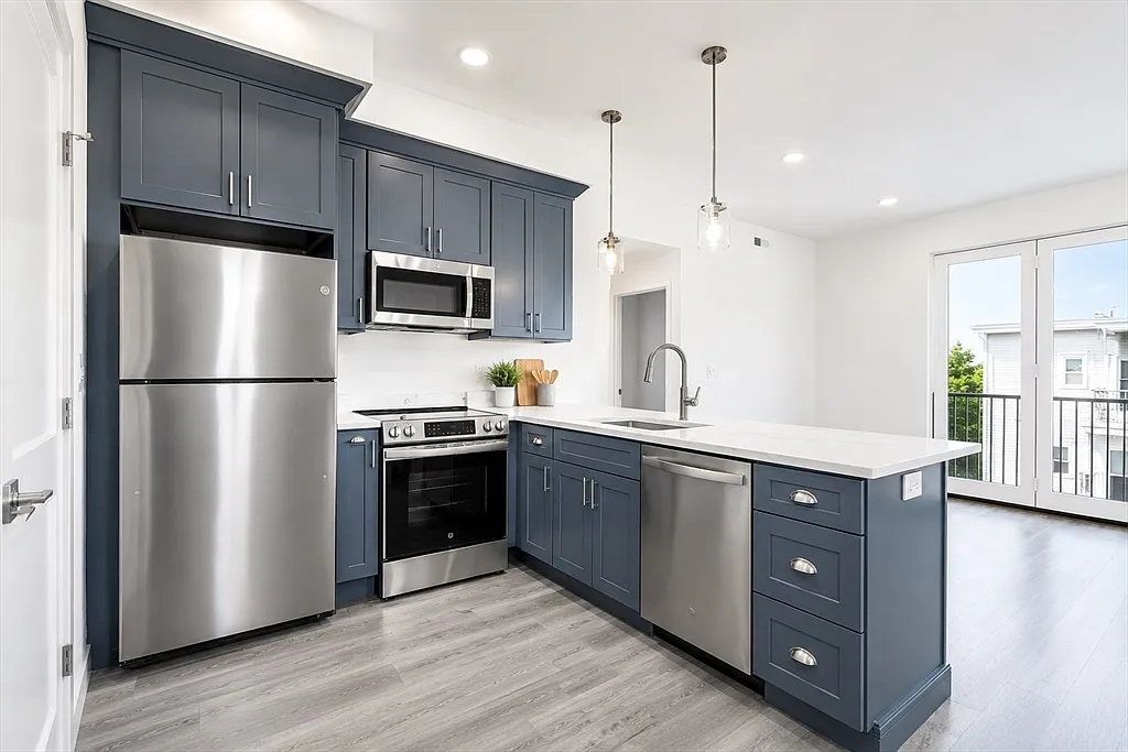 2 bed, 1.0 bath, 850 sqft, $3,600 — Photo 2
