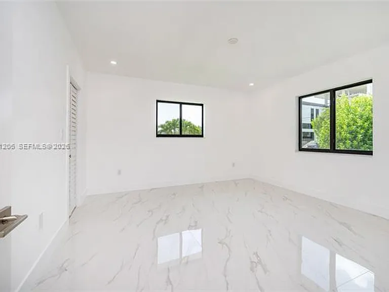 1621 S Treasure Dr #1621 — Photo 17