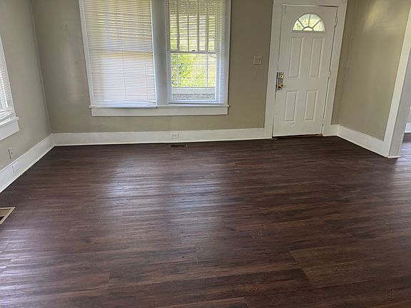 4th image of 5048 Parkway