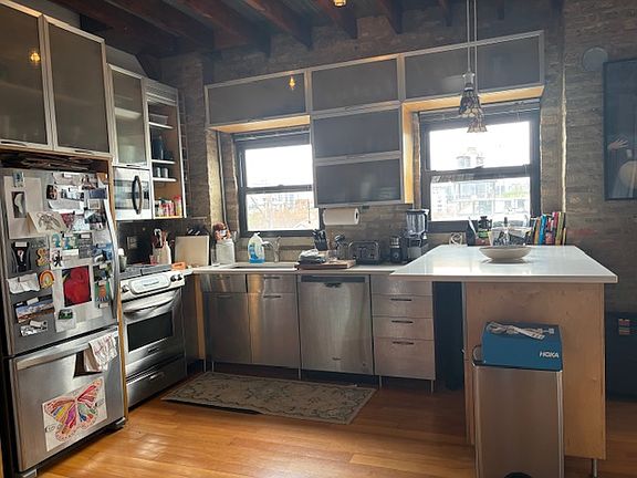 3rd image of 1151 W Erie St APT 4R