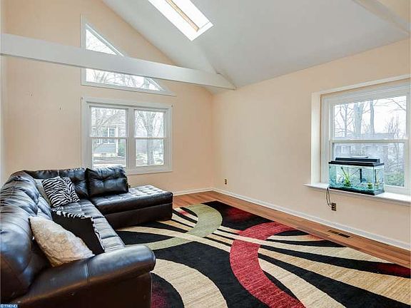 4th image of 511 William Salesbury Dr