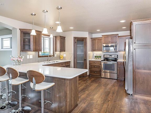 5th image of 1128 Brooks Dr W