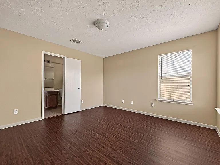 827 Royal George Ln — Photo 31