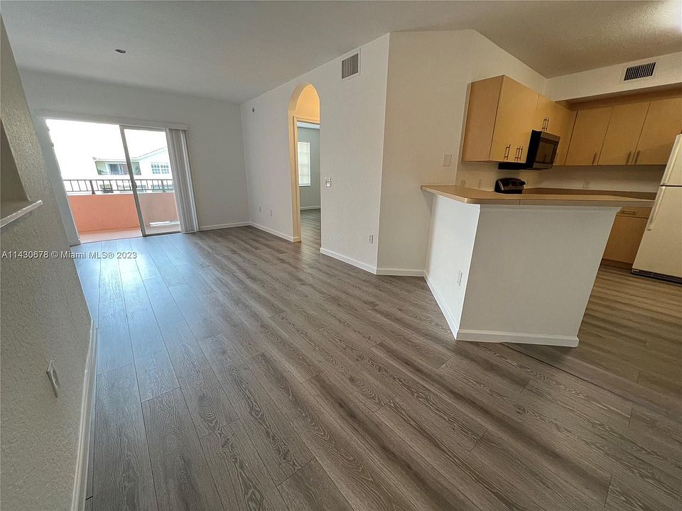 1st image of 504 Belmont Ln #504