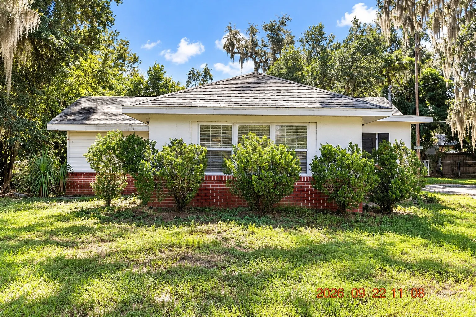 3 bed, 1212 sqft, $1,550 — Photo 1