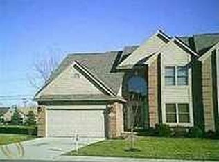 21431 Timber Ridge Dr, Woodhaven, MI 48183