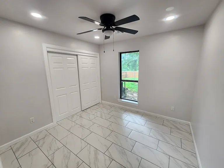 2521 W Brooks St — Photo 5